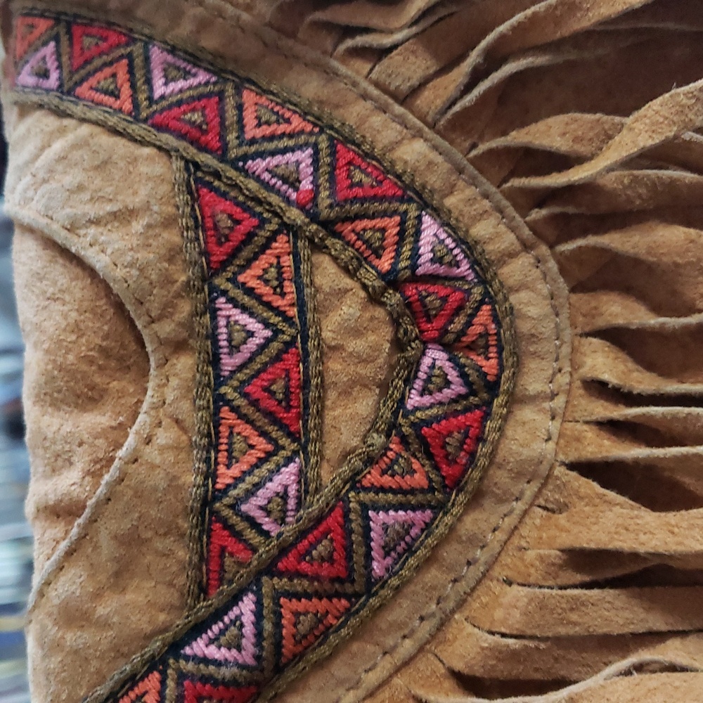 Native American Embroidered Leather Crossbody-style Fringe Laced Handwarmer Bag - Picture 2 of 12